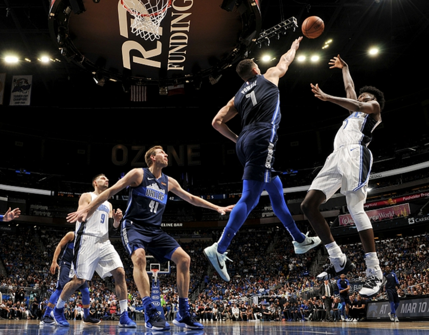 乐动平台-太狠了！加时末段密尔沃基雄鹿绝杀压哨内马尔在独行侠比赛中伤愈复出，埃因霍温绝杀压哨备战社区盾的简单介绍